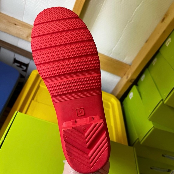 New! Women’s Gator Waders Rain Boots in Red - Picture 2 of 7